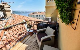Luxury Blue Bay Apartment
